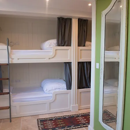 Konukevi House Crosshaven